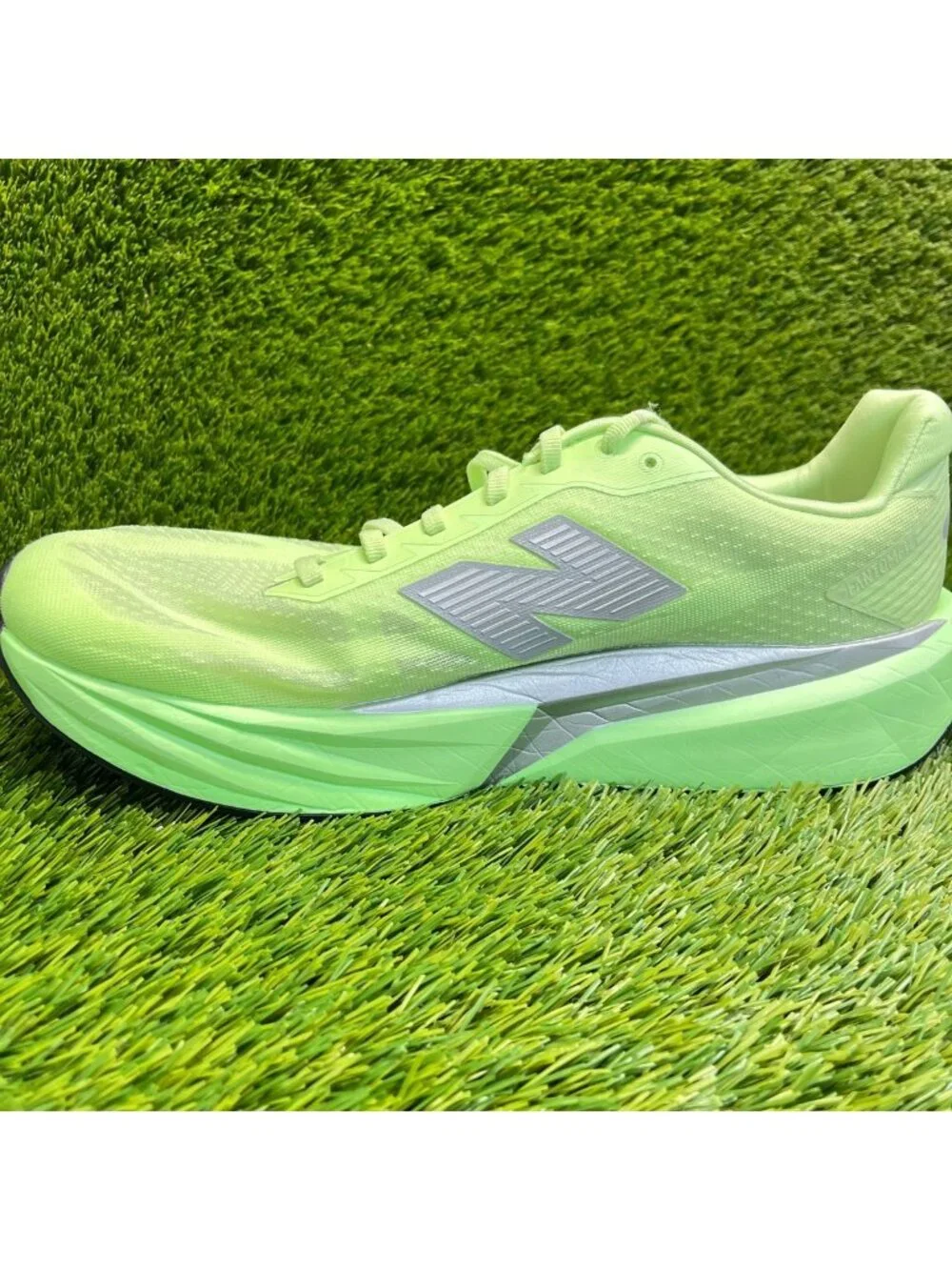 New Balance FuelCell Rebel V5 Mens Size 14 Bright Green Running Shoes Sneakers